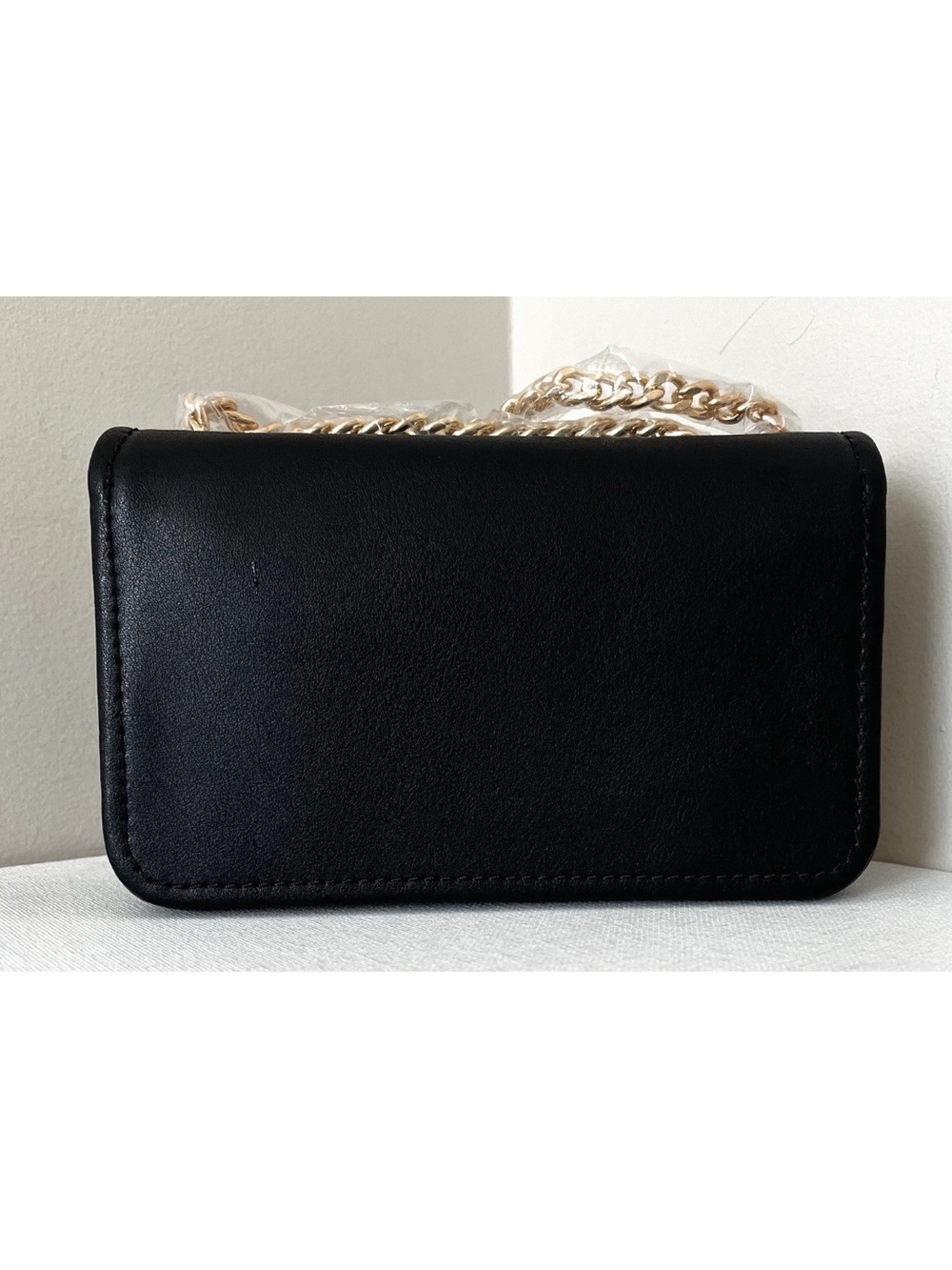 New Marc Jacobs Mini Flap Crossbody bag Smooth Leather Black with Gold Chain - Picture 6 of 9